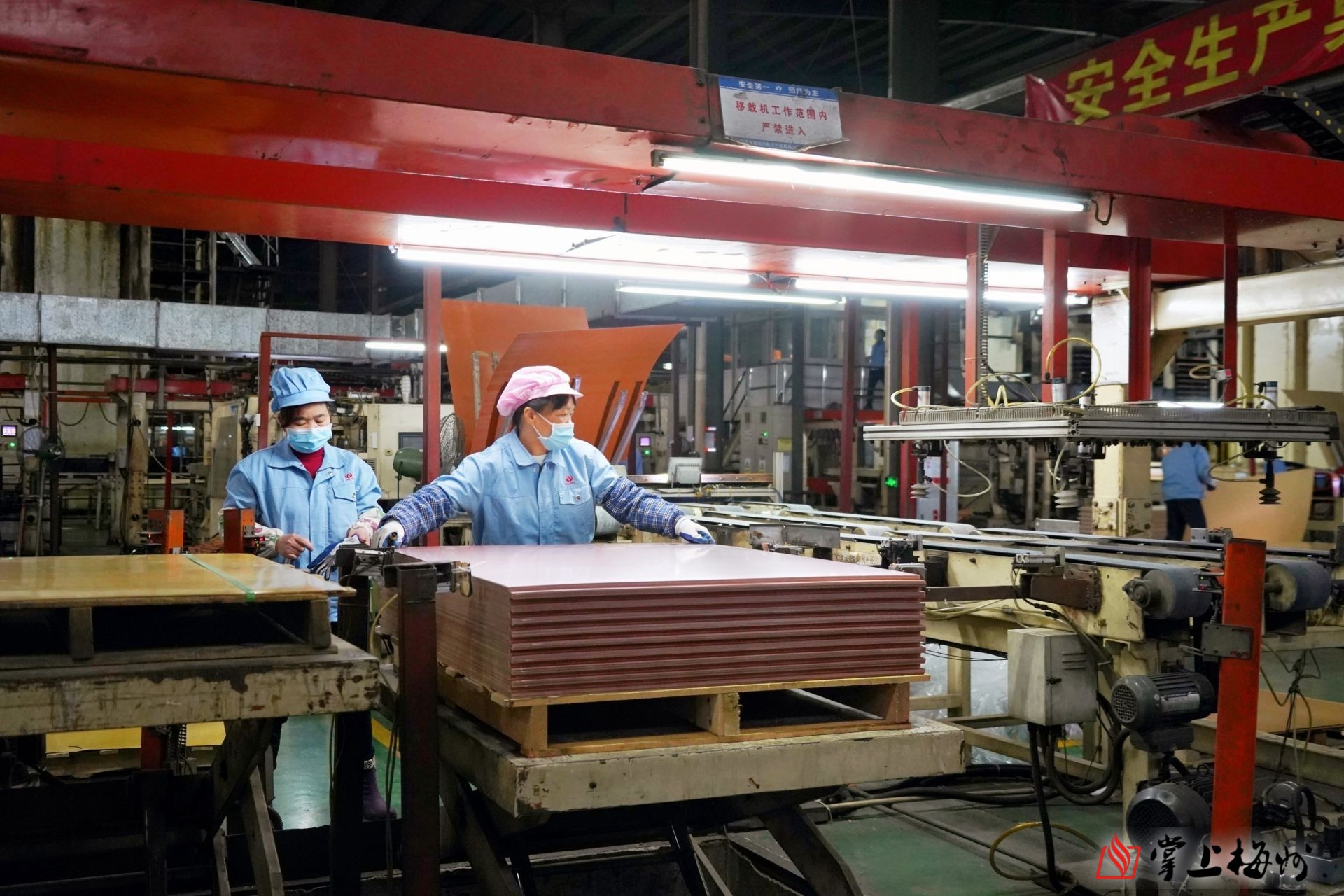 安心返鄉(xiāng)來 發(fā)展路更寬！梅州市威利邦電子科技有限公司深耕主業(yè)提升效能